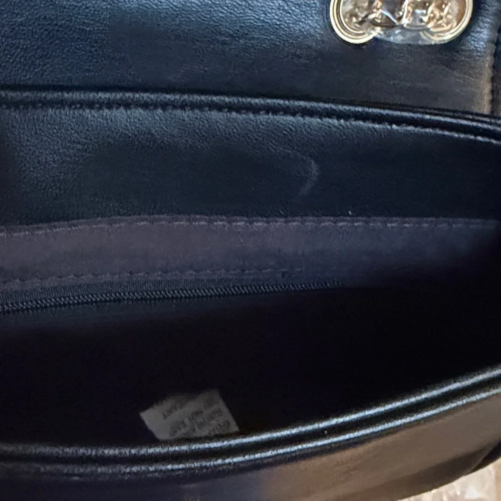 NWT Black Badgley Mischka Quilted Shoulder Bag with Gold Hardware Rare Design - Picture 2 of 7